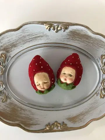 아티스트 인형 딸기 모자 2체 세트