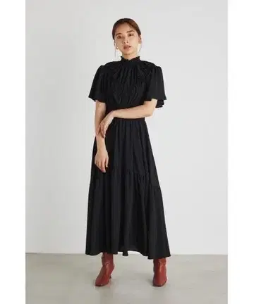 rienda V 디테일 개더 플레어 원피스 새상품 택 포함