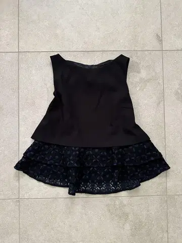 UNTITLED 언타이틀 탱크탑 레이스 페플럼 네이비