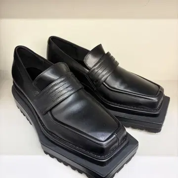 블랙 가죽 통굽 로퍼