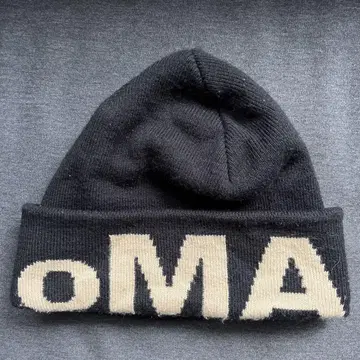 oMA 로고 니트 모자 블랙