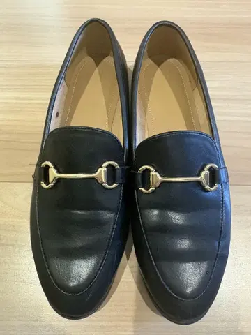 H&M 블랙 가죽 로퍼 골드 금장 장식