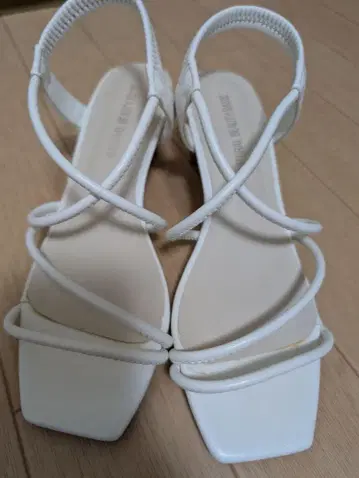 NATURAL BEAUTY BASIC s 사이즈 화이트 샌들
