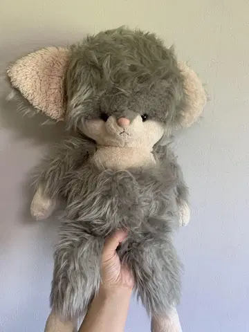 레트로 복슬복슬한 그레이 봉제 인형 고양이?