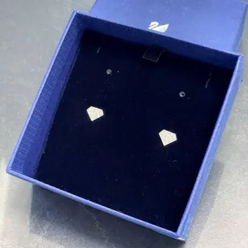 카7/SWAROVSKI/스와로브스키/귀걸이/다이아몬드형/실버/새상품급