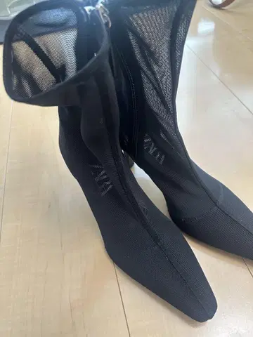 ZARA 메쉬 사이드 지퍼 부츠 블랙 38