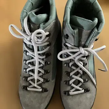등산화 트래킹 슈즈 그레이와 그린 이탈리아제 41