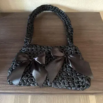 리본 포함 블랙 뜨개질 핸드백