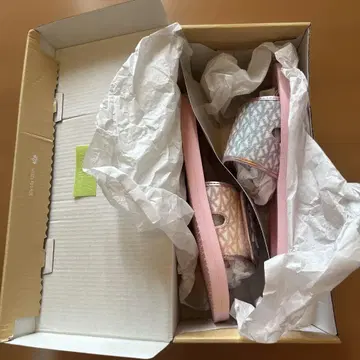 MICHAEL KORS 홀로그램 슬라이드 샌들