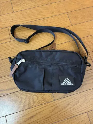 그레고리 숄더백