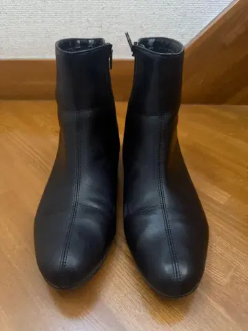 블랙 가죽 숏부츠