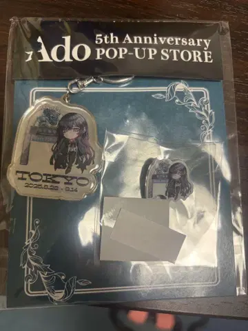 도쿄 한정 Ado POP-UP 아크릴 핀 배지 & 미니 캐릭터 키링