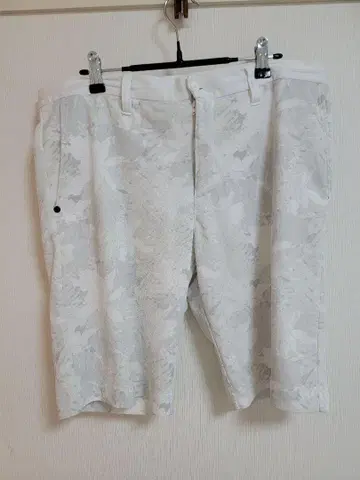 브리핑 화이트 무늬 숏팬츠 XL