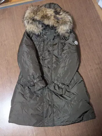최종 가격 인하 Moncler 올리브 그린 롱 다운 자켓