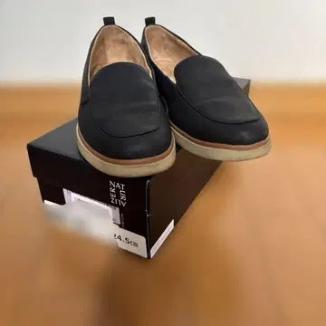 NATURALIZER 블랙 슬립온 24.5cm
