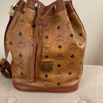 MCM 버킷 숄더백 브라운