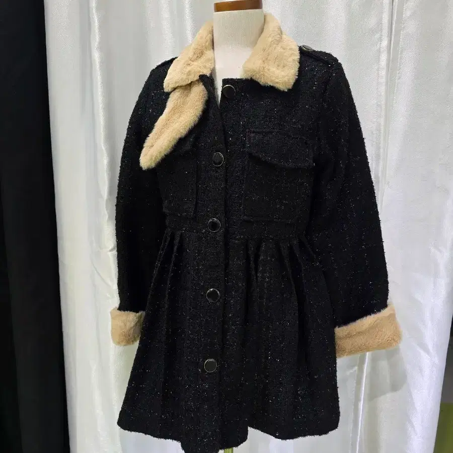 퍼 트리밍 트위드 블랙 자켓 코트