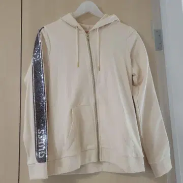 새상품 시착만 한 상품 GUESS 크림색 후드티 S (M 사이즈 정도)