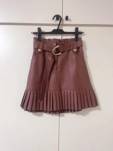 ZARA 인조 가죽 벨트 플리츠 미니 스커트