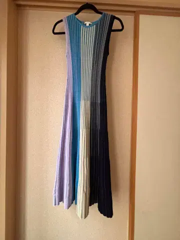 COS 슬리브리스 롱 원피스 sad