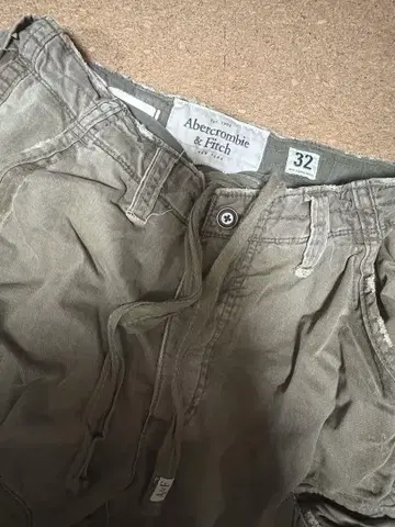Abercrombie& Fitch 숏팬츠 카키