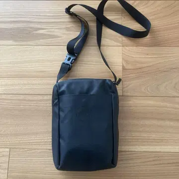 MAMMUT 블랙 숄더백