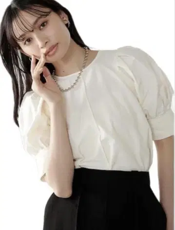 퍼프 슬리브 반팔 상의 화이트/블랙