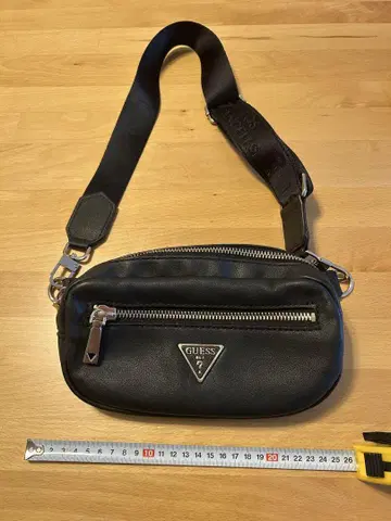 GUESS 블랙 숄더백