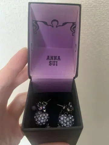 ANNA SUI 비쥬 귀걸이