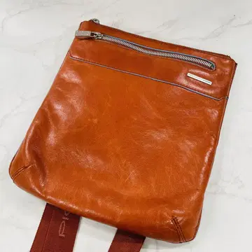piquadro 브라운 숄더백 WW4926