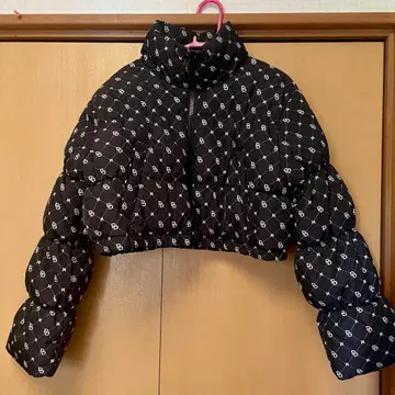 H&M DIVIDED 모노그램 숏 기장 충전솜 다운 자켓