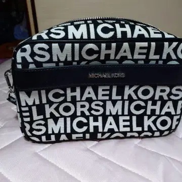 MICHAEL KORS 로고 프린트 숄더백
