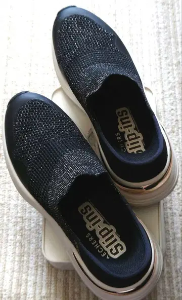 스케쳐스 스니커즈 24cm