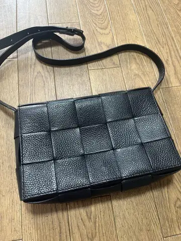 새상품급 Acuta 아쿠타 이탈리아 가죽 숄더백 블랙