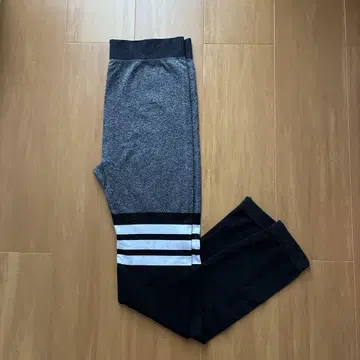 라인 레깅스