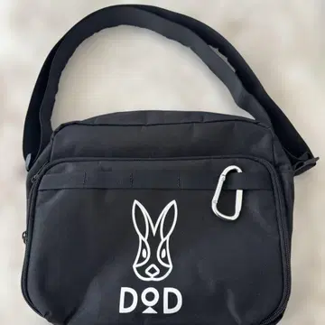 DOD 블랙 백 토끼 로고