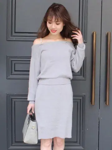 ROYALPARTY 펄 오프숄더 셋업 라이트 그레이 새상품급