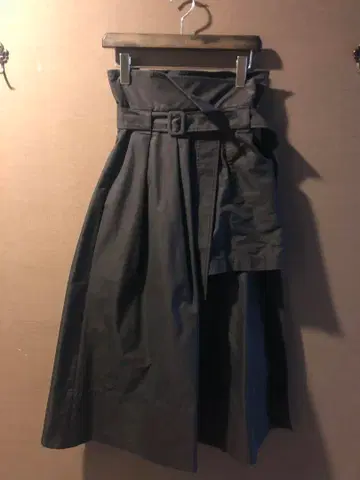 스나이델 / 벨트 포함 타프타 숏 팬츠 블랙