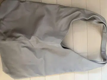 그레이 합성 피혁 토트백