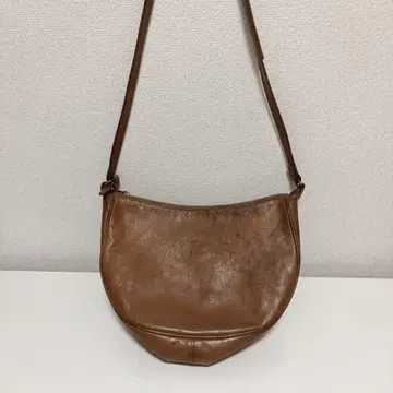 IL BISONTE 월형 브라운 가죽 숄더백