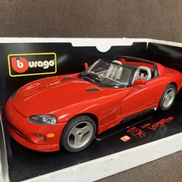 Bburago 1/18 다지 바이퍼 레드