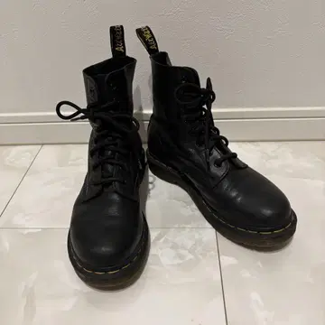 닥터마틴 dr.martens 부드러운 가죽 신발 UK5 8홀