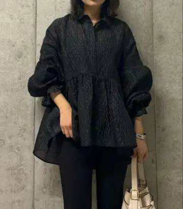 새상품급 mila owen 미라 오웬 셔츠 카라 볼륨 블라우스