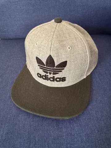 adidas 그레이 블랙 캡