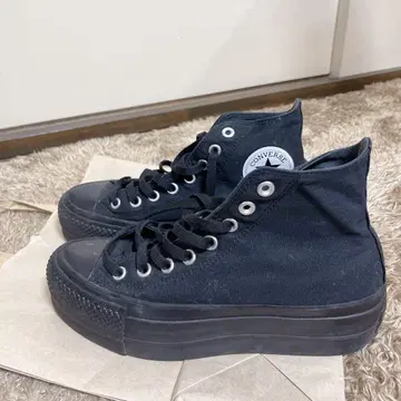 CONVERSE 블랙 하이컷 스니커즈