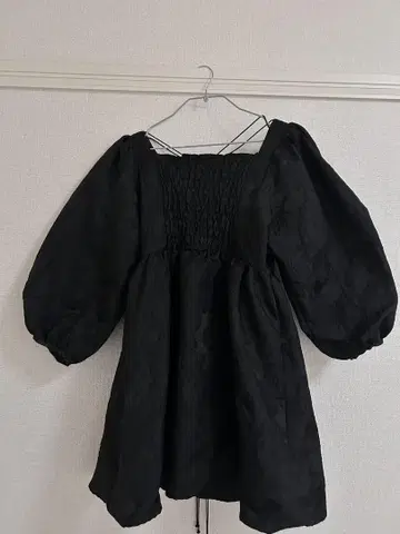 Bibiy. ELLE PUFF MINI DRESS 원피스 블랙