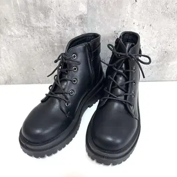 새상품급 통굽 레이스업 부츠 블랙 LL 사이즈 약 25cm 벨트 디자인