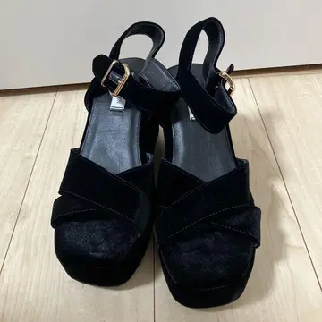 블랙 벨로아 느낌 사이즈 38