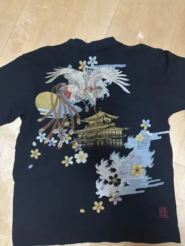 카라쿠리타마시 자수 봉황과 꽃무늬 블랙 T셔츠