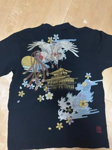 카라쿠리타마시 자수 봉황과 꽃무늬 블랙 T셔츠